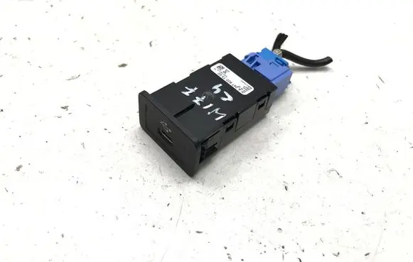 Mercedes-Benz A W177 USB socket connector A2478207302