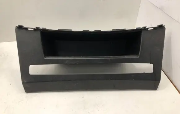 BMW 5 E60 E61 Glove box 7063146 P1165