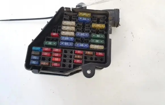Volkswagen PASSAT B5.5 Fuse box set 0628098
