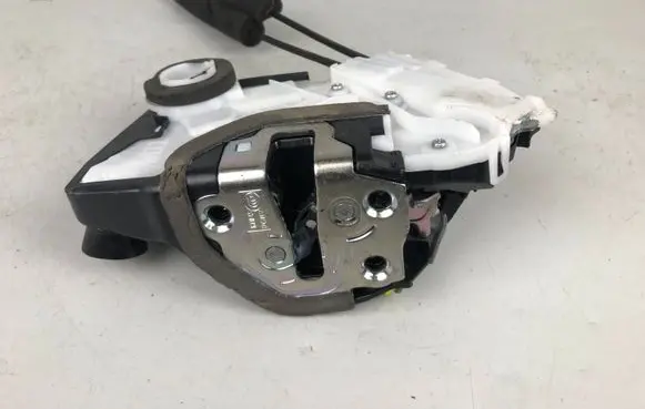 Subaru Outback (BS) Front door lock 61032AL01A