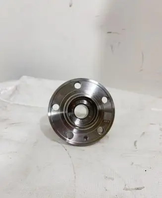 Volkswagen Golf VII Front wheel bearing hub 2Q0407621A