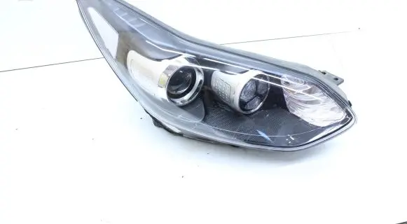 KIA Sportage Headlight/headlamp 92102F1010