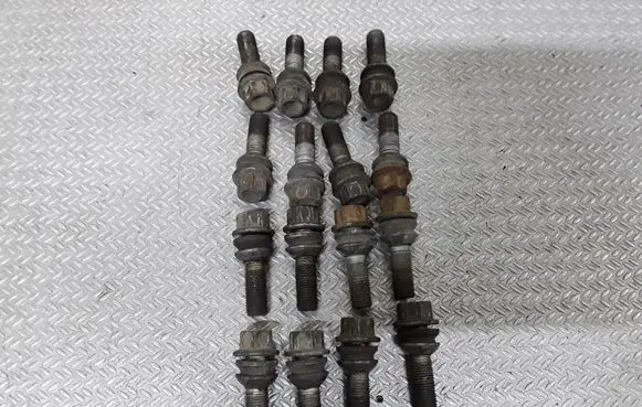 Volkswagen Touareg I Nuts/bolts 
