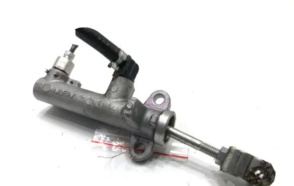Honda CR-V Clutch slave cylinder 