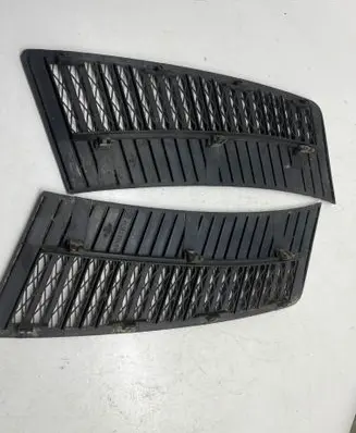 BMW 5 E28 Bonnet/hood grill 51131874517 51131874518