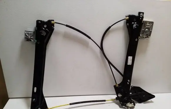 Audi TT TTS RS Mk3 8S Front door electric window regulator 8S0837462
