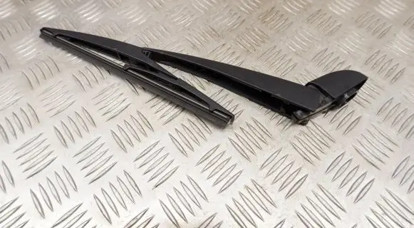 Rear wiper blade arm