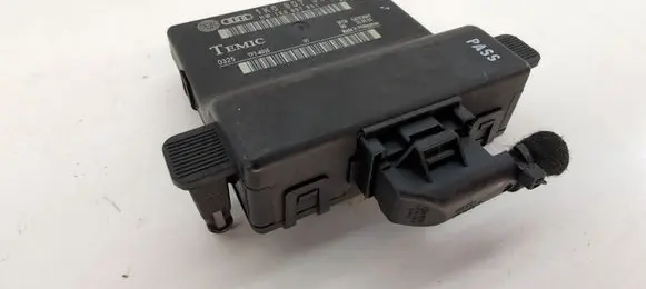 Audi A3 S3 8P Gateway control module 1K0907530B