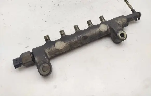 Nissan Primera Fuel main line pipe