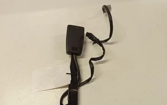 Mazda 5 Front seatbelt buckle DM18