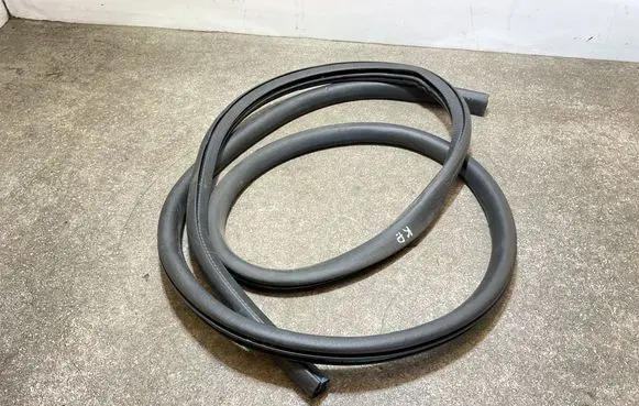 Ford Mach-E I Front door rubber seal 