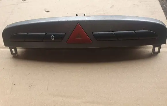 Peugeot 308 SW Hazard light switch 9659417177 03069000