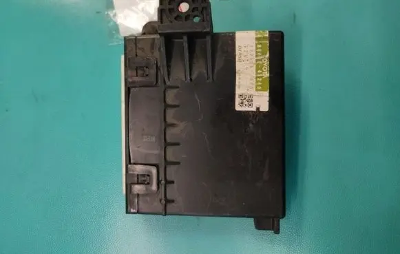 Toyota RAV 4 (XA30) Central body control module 88650-42240 IMPRK1397363