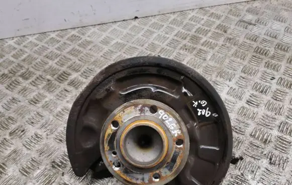 Infiniti Q30 Rear wheel hub