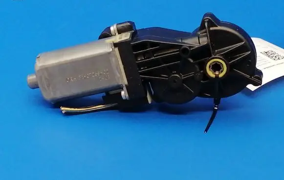 Mercedes-Benz E W212 Seat adjustment motor 0390203326