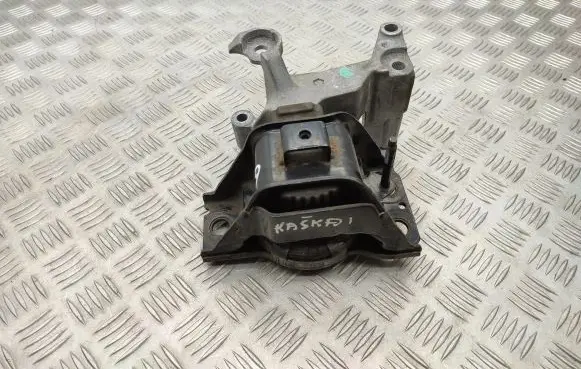 Nissan Qashqai Engine mount bracket