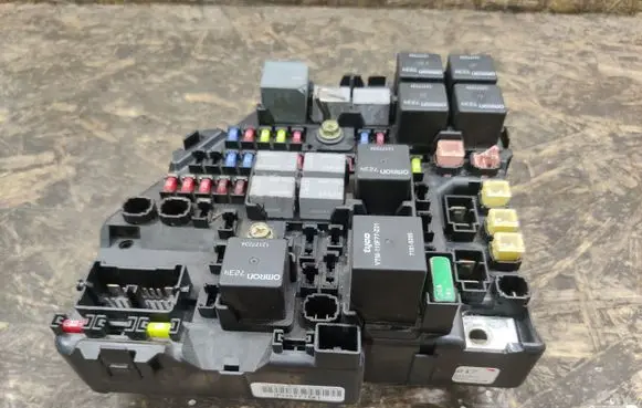 Cadillac SRX Fuse module 25771741 1GA0206310