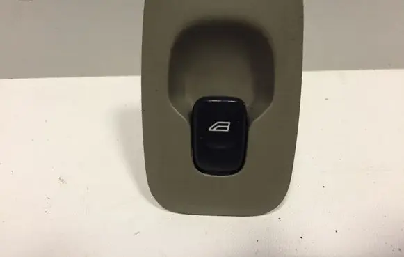 Volvo XC90 Electric window control switch 8685288