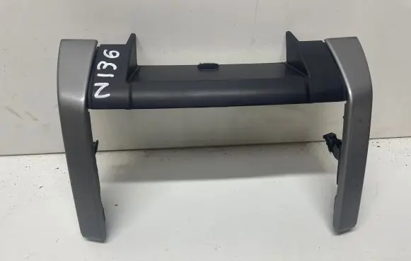 Land Rover Range Rover Sport L320 Radio/GPS head unit trim FAE500102