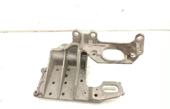 Engine mounting bracket