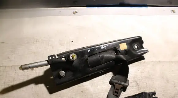 Volvo V70 Front seatbelt 6041213