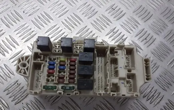 Mitsubishi Outlander Fuse box cover