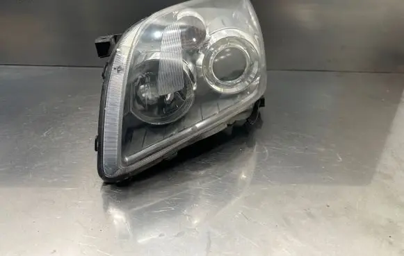 Toyota Avensis T250 Headlight/headlamp 35108