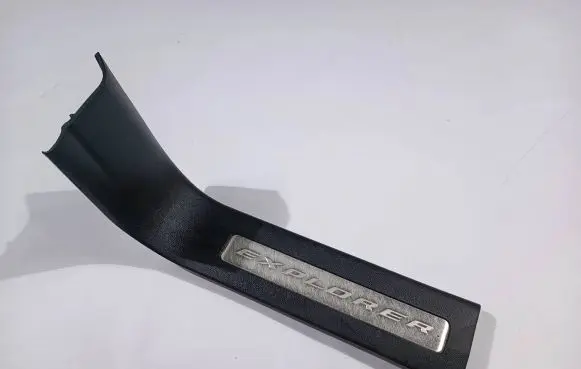 Front sill trim cover
