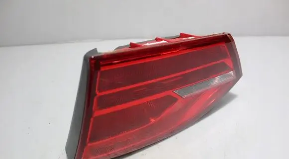 Volkswagen Jetta VI Tailgate rear/tail lights