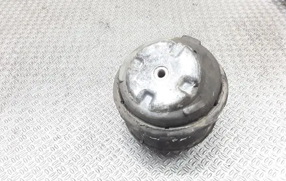 Mercedes-Benz C W203 Engine mount bracket