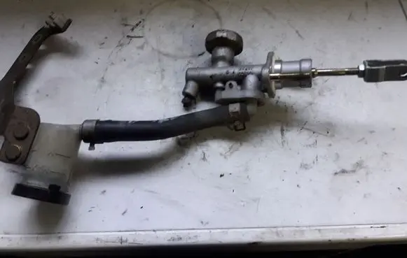 Nissan Almera Tino Master brake cylinder
