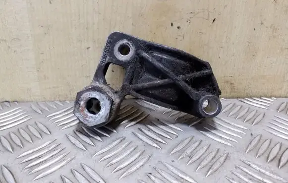Mercedes-Benz CLS C219 Sway bar bush bracket, front A2113231226