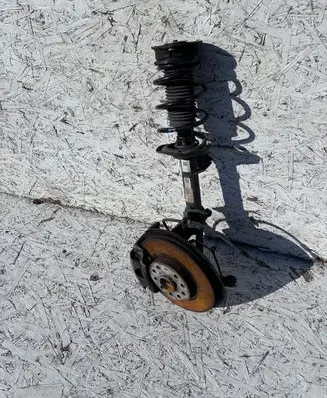 Volkswagen Golf VII Front wheel hub spindle knuckle