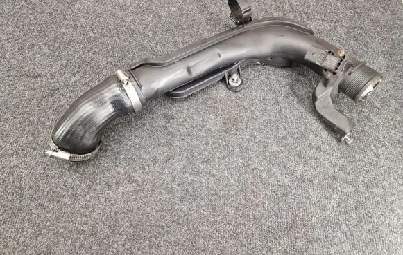 Volkswagen PASSAT B7 Intercooler hose/pipe 1K0145770AE
