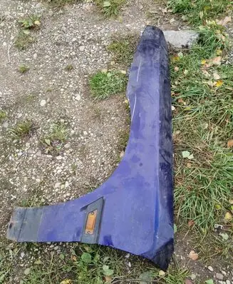 Mazda 323 F Fender