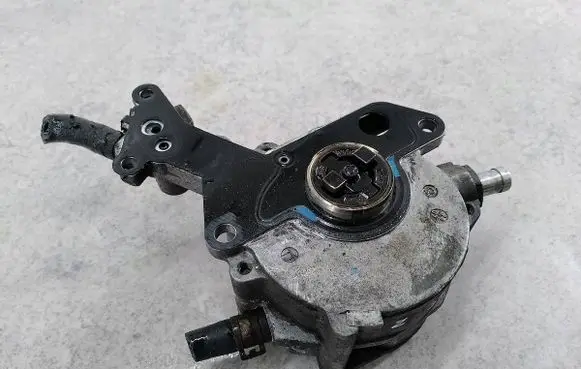 Seat Ibiza IV (6J,6P) Vacuum pump 038145209MBOSCH