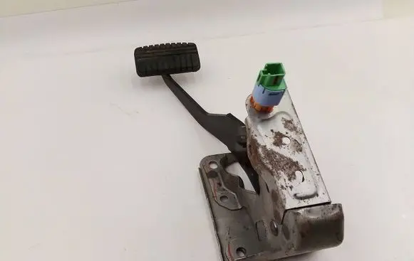 Mitsubishi Outlander Brake pedal 