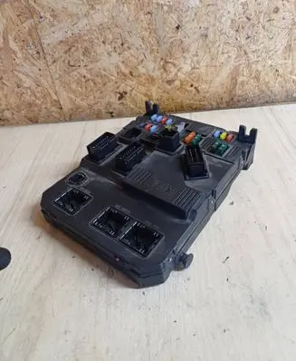Citroen Berlingo Fuse module S118085320 9652474680 BSIE0100