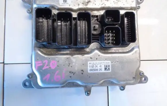 BMW 1 F20 F21 Engine control unit/module ECU 0261S10136