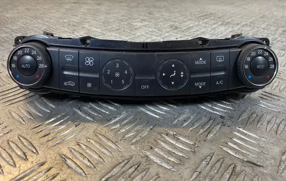 Mercedes-Benz E W211 Climate control unit 2118300490 41946 A2118300490