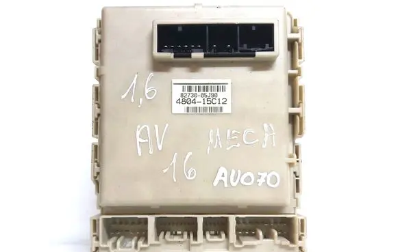Toyota Avensis T270 Fuse module 8273005J90 90987W2001 480415C12