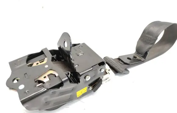 Middle seatbelt (rear)
