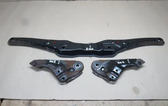 Ford Kuga II Engine mount bracket 