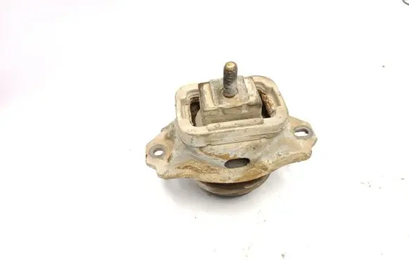 Land Rover Discovery 3 - LR3 Engine mount bracket KKB500441G