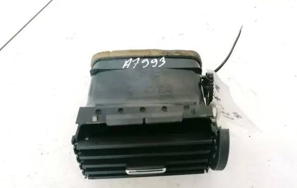 Toyota Avensis T250 Dash center air vent grill