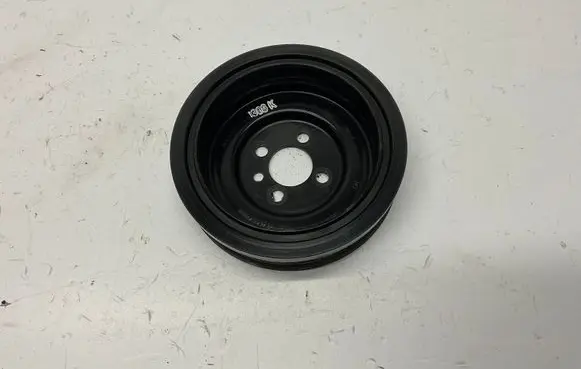 Volkswagen PASSAT B6 Crankshaft pulley 036105243C