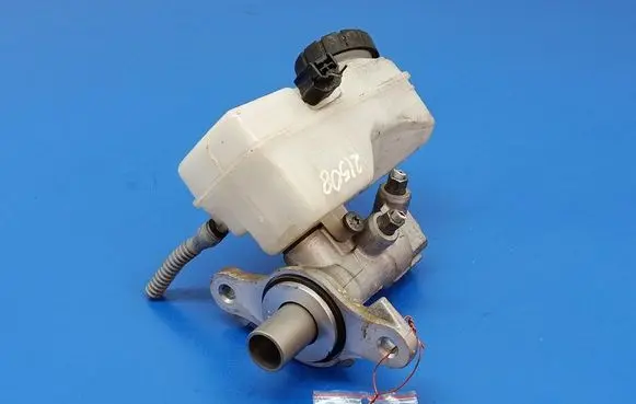 Renault Captur Master brake cylinder 460915125R