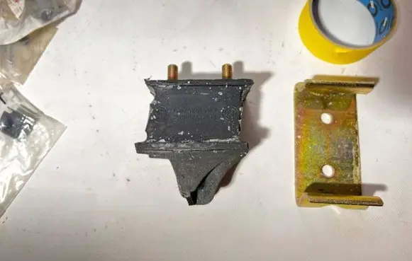 Mercedes-Benz Sprinter W901 W902 W903 W904 Engine mount bracket 9012412413 000916