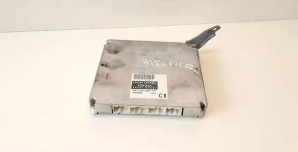 Toyota Avensis T250 Engine control unit/module 8966105C81 MB1758009420