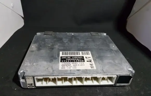 Lexus IS 200-300 Engine control unit/module 8966153040